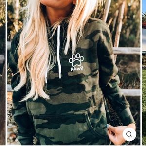 PAWZ medium camo hoodie